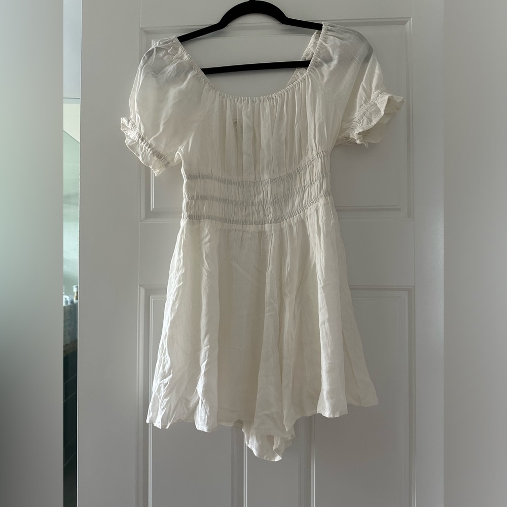White linen romper. Never worn. Size small